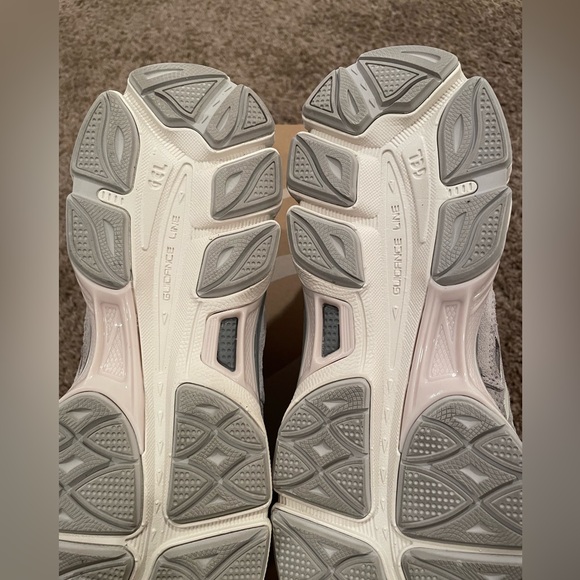 ASICS GEL-NYC cream/ oyster grey men’s US size 11.5 - Picture 5 of 16